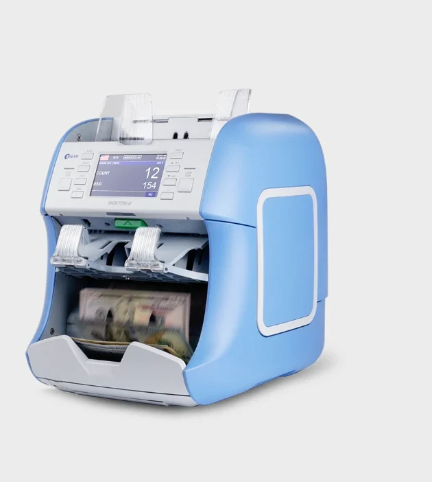 NEWTON-3 در حال شمارش اسکناس دلار